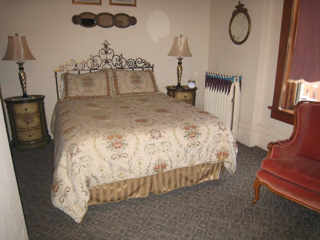 Deadwood Dick'S Hotel Room photo